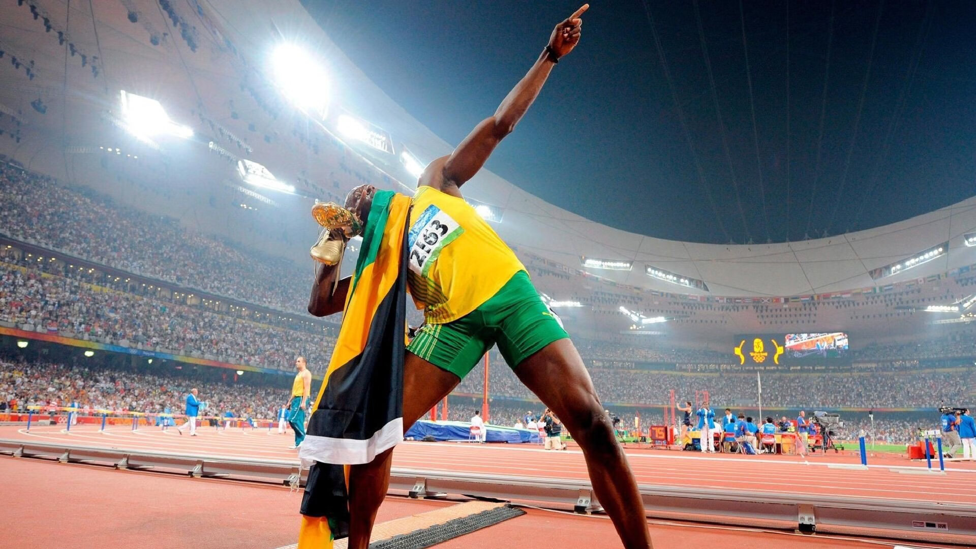 美澳蝶泳划频与配速同步性更强